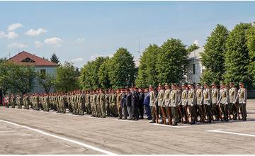 FOTO: Elitný 5. pluk špeciálneho určenia v Žiline oslávil 25. výročie založenia ceremoniálom