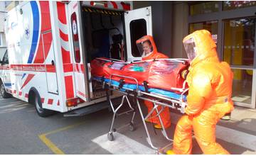 V nemocnici v Žiline nacvičovali postup v prípade pacienta s ebolou, personál je pripravený