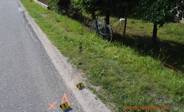 Zrazil maloletého cyklistu a chodkyňu vo Hvozdnici, z miesta nehody ušiel - polícia hľadá svedkov