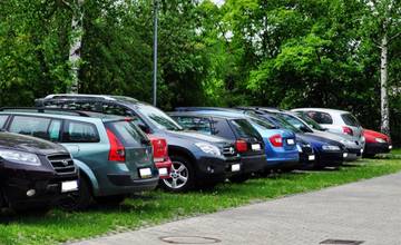 Obyvatelia Vlčiniec spisujú petíciu za riešenie parkovania, zverejnené stratégie sú aplikovateľné