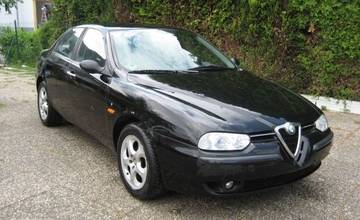 Žilinskí policajti opäť varujú, posádka čiernej Alfy Romeo sa mala pokúšať ukradnúť dve autá