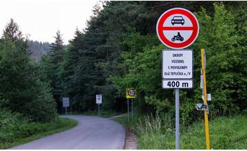 Cesta medzi Tepličkou nad Váhom a Zástraním bude pre autá prístupná len cez úseky pracovných dní