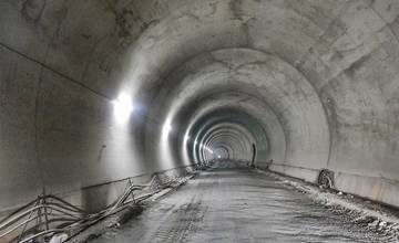 Na tuneli Višňové zostáva 321 metrov do prerazenia prvej rúry, v druhej o 30 metrov viac