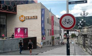 Na Farských schodoch pribudol zákaz vjazdu cyklistom, kvôli bezpečnosti musia bicykel odtlačiť