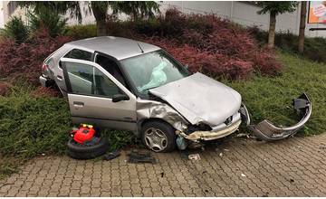 Na Priemyselnej ulici došlo k ďalšej nehode, po zrážke dvoch áut hlásia ľahko zranených