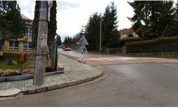 Mesto začalo územné konanie pre plánovanú stavbu chodníkov v Trnovom