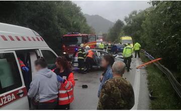 AKTUÁLNE: Pri Divinke došlo k zrážke dvoch osobných áut, cesta je neprejazdná