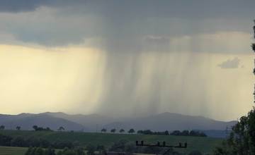 Dnes sa môžu v Žilinskom kraji objaviť búrky s intenzívnymi lejakmi, SHMÚ vydal výstrahu
