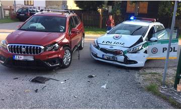 AKTUÁLNE: Pri policajnej naháňačke v Rajeckej Lesnej došlo k nehode, zranil sa aj policajt