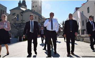 Prezident Andrej Kiska je dnes v Žiline, navštívil župu, chirurgický kongres aj zástupcov mesta
