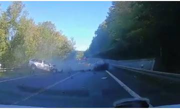 VIDEO: Na Orave došlo k tragickej nehode, príčinou bolo pretekanie sa na luxusných autách