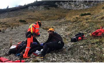 Leteckí a horskí záchranári zasahovali v Malej Fatre, 18-ročný chlapec spadol pod Veľkým Rozsutcom