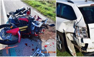 Motorkár utrpel pri zrážke s osobným autom v Tepličke ťažké zranenia, polícia hľadá svedkov nehody
