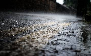 Čaká nás výdatnejší dážď aj vietor, SHMÚ vydal prvé výstrahy platné od dnes 23. októbra