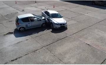 VIDEO: Polícia zorganizovala v spolupráci so Žilinskou univerzitou simuláciu zrážky dvoch áut
