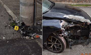 54-ročný vodič na Lexuse nabúral v Strečne do stĺpa, po nehode nafúkal 1,52 promile