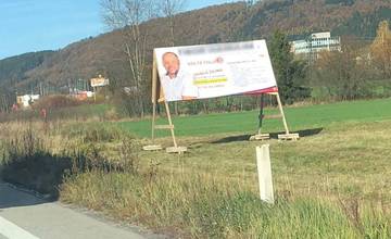 Nový pútač s predvolebnou reklamou pribudol bez povolenia aj na Šibeniciach