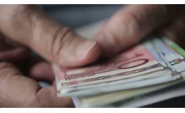 V Žiline sa opäť objavili podvodníci s rozmieňaním peňazí, pokladníčky vedia obrať o stovky eur