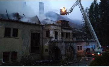 Majitelia vyhoreného zámku Kunerad: Snažíme sa objekt naďalej odpredať, požiar mohol byť úmyselný