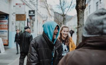 Do Žiliny prišlo viac ako 300 dobrovoľníkov: Navštívili bezdomovcov a pomáhali v charite