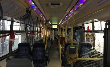 Vianočný trolejbus dnes vyrazil na cesty, ľuďom spríjemňuje cestovanie už siedmy rok