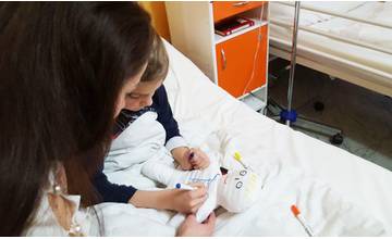 Charitatívne punče pomohli skrášliť Vianoce v Žiline chorým deťom aj seniorom v núdzi