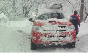 AKTUÁLNE: V regiónoch Kysuce a Orava dochádza kvôli ťažkému snehu k rozsiahlym výpadkom elektriny