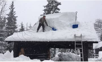 Županka zvolala krízový štáb, snehová kalamita skúša celý Žilinský kraj aj jeho obyvateľov