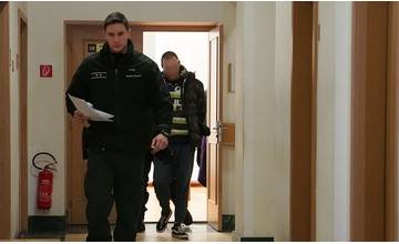 Jakub si v obchodnom centre na Vlčincoch prisvojil taštičku s hotovosťou 2000 eur, skončil vo väzbe