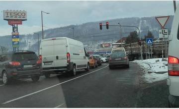 AKTUÁLNE: Na ceste I/18 za Žilinou prebieha oprava výtlkov, doprava na Košickej kolabuje