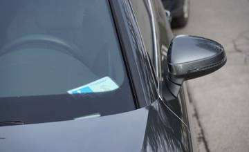 Mestskí policajti natrafili na ďalšieho vodiča, ktorý parkoval s falošným preukazom ZŤP