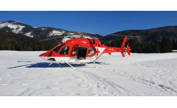 Mladá lyžiarka si vo Valčianskej doline poranila chrbticu, do nemocnice ju transportovali letecky