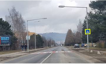 Na jednom z priechodov pre chodcov cez Rosinkú cestu by ľudia uvítali semafor
