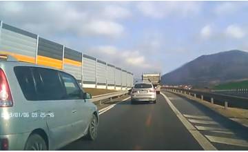 VIDEO: Pri Brodne sa objavil ďalší hazardér, nákladné auto predbiehal z pravej strany