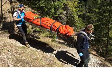 V Tiesňavách dnes spadla 53-ročná turistka, niekoľko desiatok metrov dlhý pád žiaľ neprežila