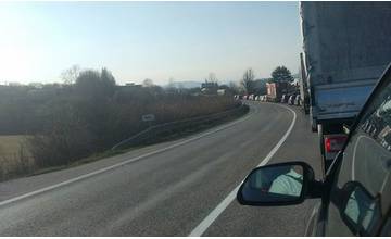 AKTUÁLNE: Následkom dopravnej nehody na Šibeniciach sa tvorí kolóna už od Vrútok