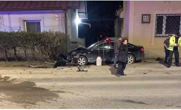 V obci Lietavská Lúčka došlo k zrážke viacerých áut, cesta bola neprejazdná