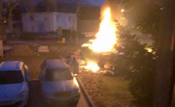 FOTO: V mestskej časti Závodie horel kontajner s odpadom, požiar spôsobil neznámy páchateľ