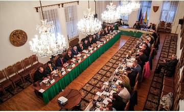 Mestské zastupiteľstvo v pondelok zasadne, poslanci majú pred sebou prerokovanie 31 bodov