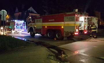 AKTUÁLNE: Ďalší požiar osobného auta v Žiline, hasiči a polícia zasahujú na sídlisku Hliny