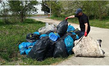 Energetici odľahčili lesopark o sto vriec odpadu