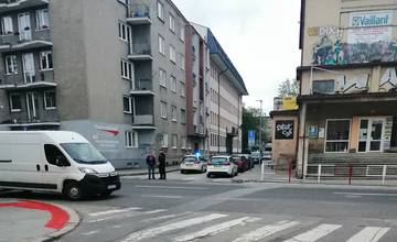 AKTUÁLNE: Súdy na Slovensku evakuuje polícia pre nahlásenú bombu, zásahy prebiehajú aj v Žiline