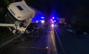 Pri čelnej zrážke v Strečne utrpel ťažké zranenia 45-ročný vodič z Českej republiky