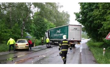 Pri čelnej zrážke utrpel 45-ročný Bulhar ťažké zranenia, Ukrajinec a Poliak vyviazli bez väčšej ujmy