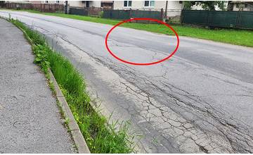 Zvlnenú cestu v mestskej časti Rosinky po približne ôsmich rokoch opravia