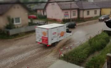 Na ceste v Bytčici stojí voda kvôli upchatej dažďovej kanalizácii, vyčistená nebola niekoľko rokov