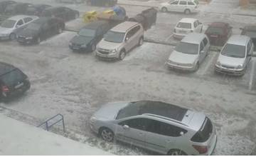 VIDEO: Cez Ružomberok sa v nedeľu prehnala búrka s krúpami, mnohé ulice boli zaplavené