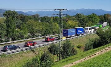 AKTUÁLNE: V meste Žilina dochádza k plošnému meškaniu spojov MHD, na príčine je tranzitná doprava