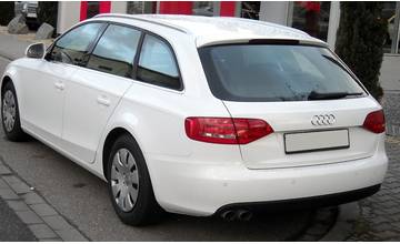 Biela Audi A4 Avant dnes spôsobila dopravnú nehodu pri obci Varín, vinník z miesta ušiel