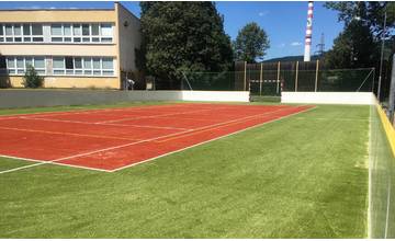 Žiakov dvoch základných škôl na Vlčincoch v Žiline čakajú po návrate do lavíc nové športoviská